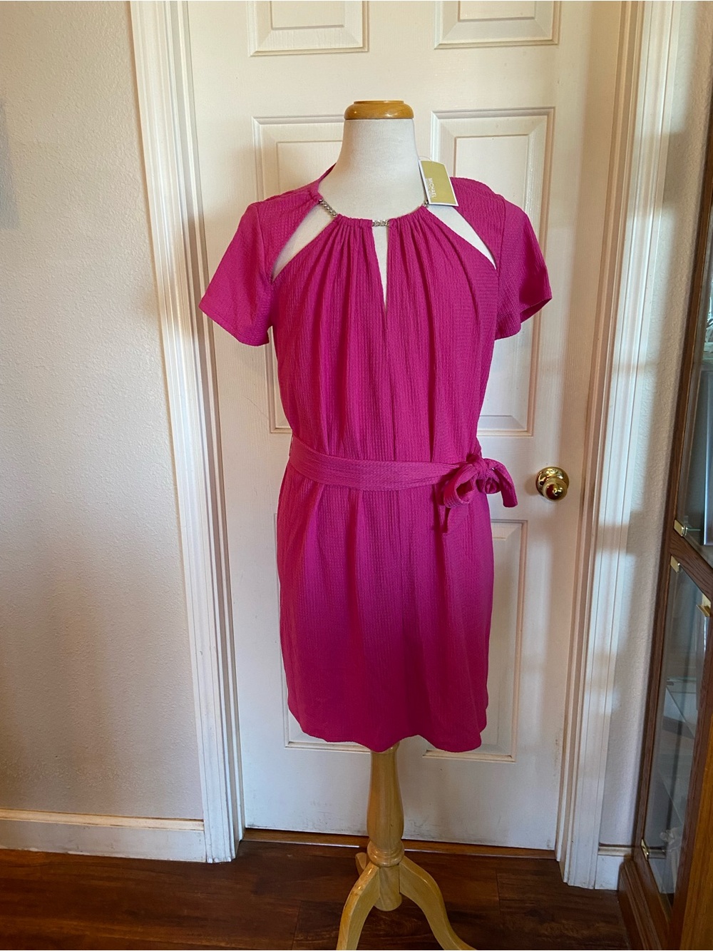 NWT MICHAEL KORS Short Sleeve Dress Sz L Pink Cutout Chain Collar Tie-Belt